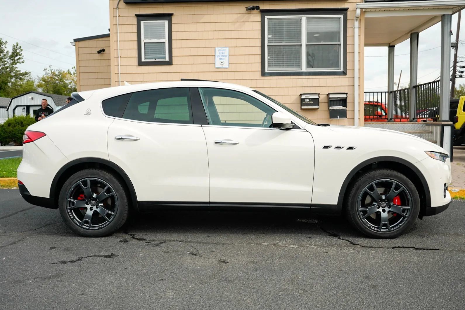 Used 2018 Maserati Levante AWD/4WD image 4