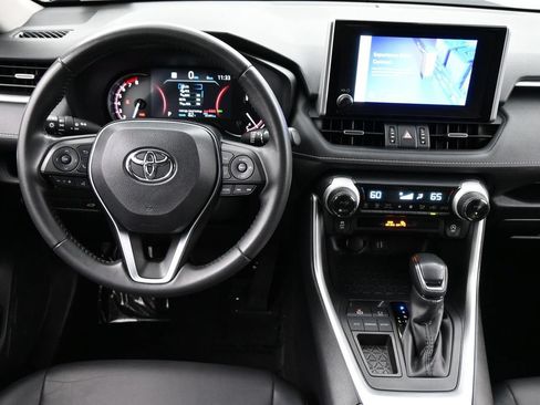 Used 2023 Toyota RAV4 XLE Premium FWD image 5