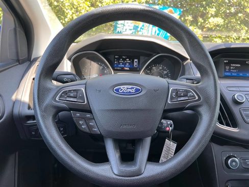 Used 2018 Ford Focus SE FWD image 24