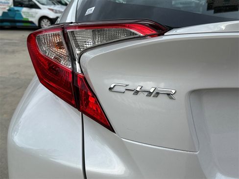 Used 2022 Toyota C-HR XLE image 14