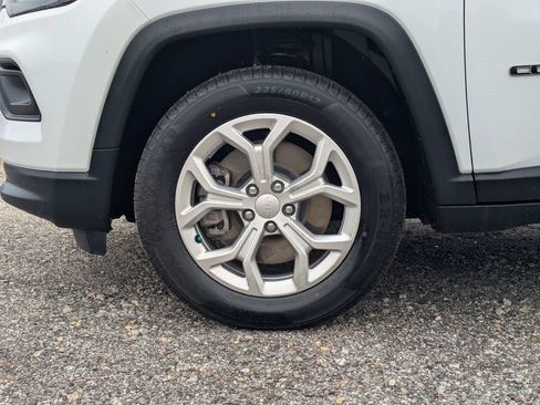 Used 2024 Jeep Compass Latitude AWD/4WD image 10