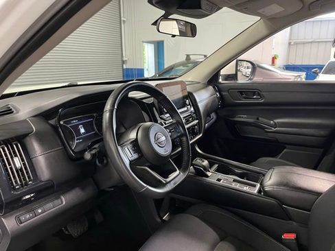 Used 2024 Nissan Pathfinder SV FWD image 22
