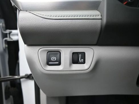 Used 2018 GMC Acadia SLE FWD image 14