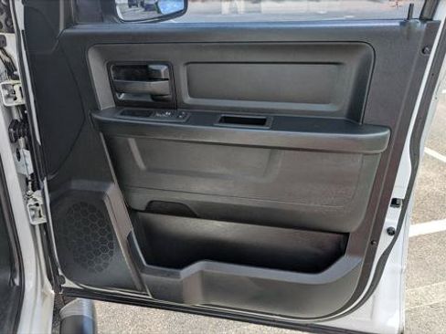 Used 2019 RAM 1500 4x4 Crew Cab Classic image 23