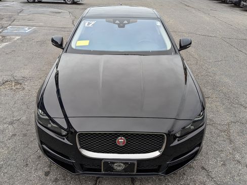Used 2017 Jaguar XE Premium image 3