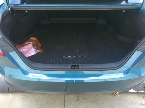 Used 2025 Toyota Camry SE w/ Convenience Package image 36