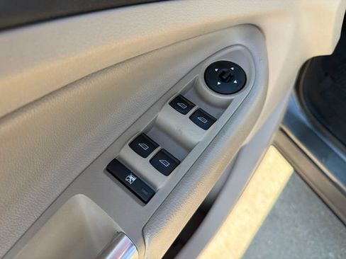 Used 2017 Ford Escape SE FWD image 13