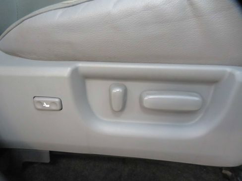 Used 2012 Toyota Sequoia Platinum AWD/4WD image 35