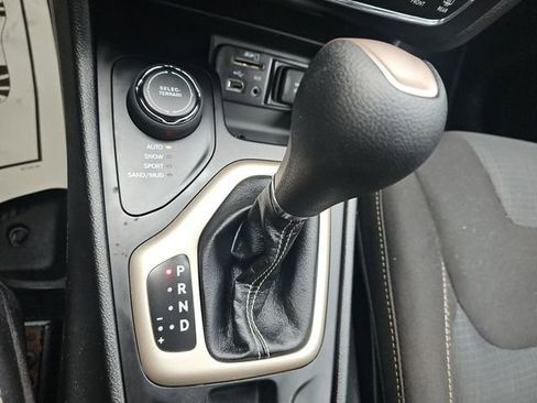 Used 2017 Jeep Cherokee Latitude w/ Comfort & Sound Group image 33