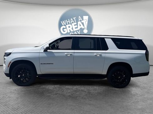 Used 2025 Chevrolet Suburban RST w/ Comfort Package AWD/4WD image 7