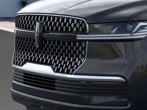 New 2026 Lincoln Navigator Premiere AWD/4WD image 17