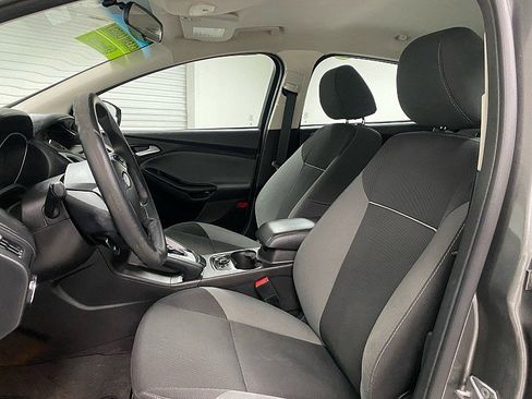 Used 2014 Ford Focus SE w/ SE Winter Package image 9