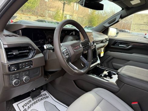 New 2026 GMC Yukon Elevation image 13