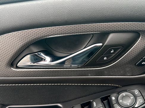 Used 2023 Chevrolet Traverse Premier w/ Redline Edition image 17