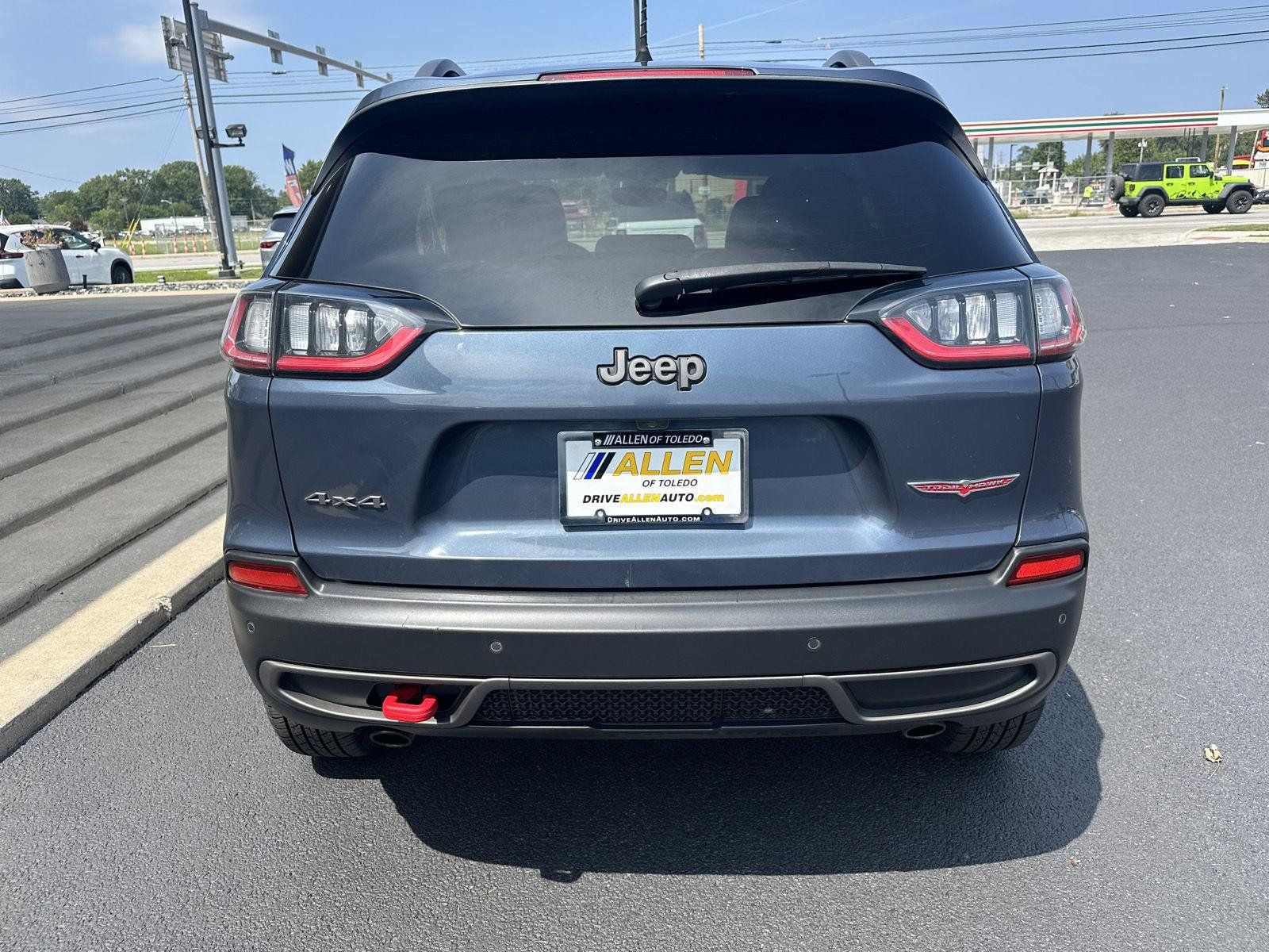 Used 2019 Jeep Cherokee Trailhawk w/ Comfort/Convenience Group AWD/4WD image 11