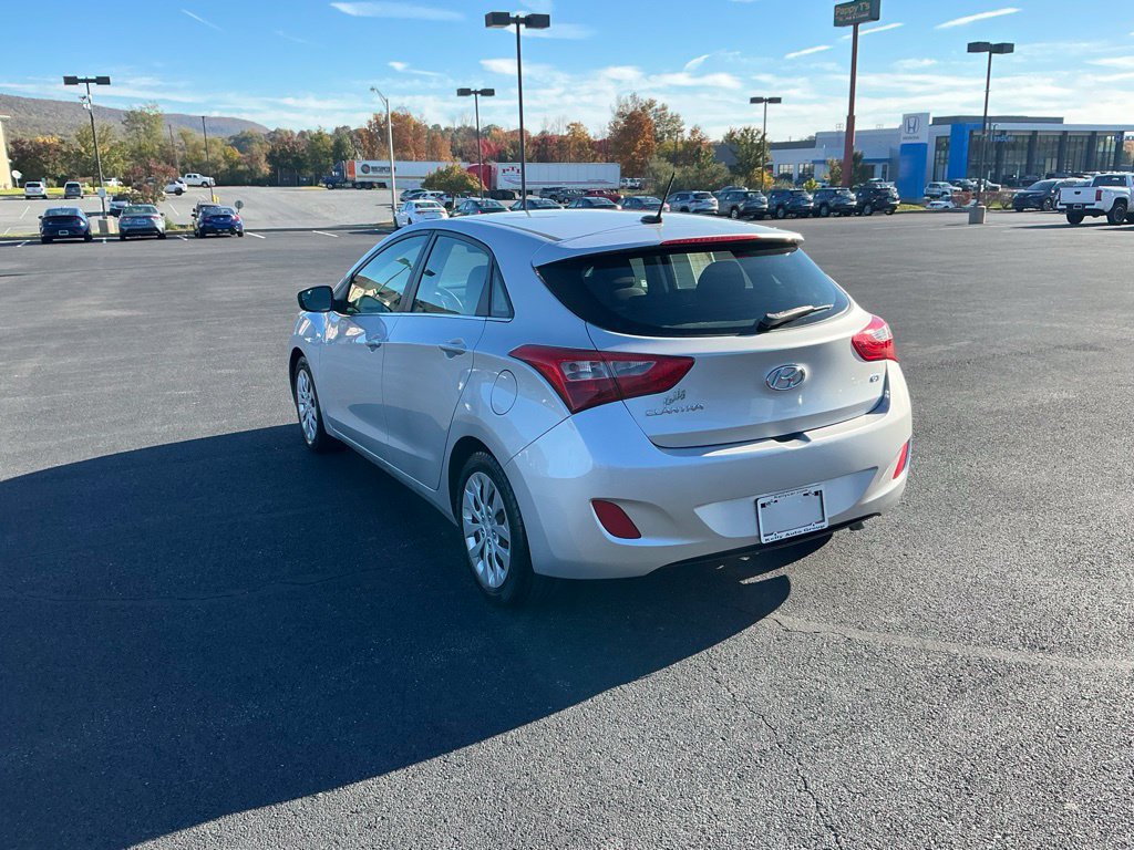 Used 2017 Hyundai Elantra GT FWD image 9