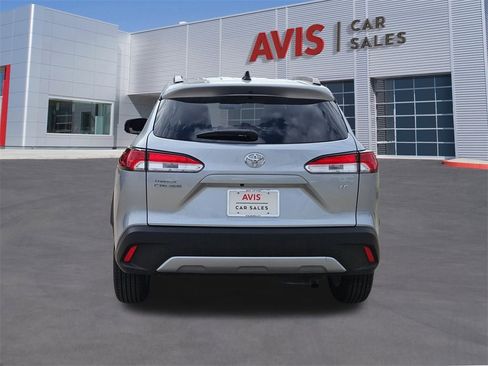 Used 2025 Toyota Corolla Cross LE image 5