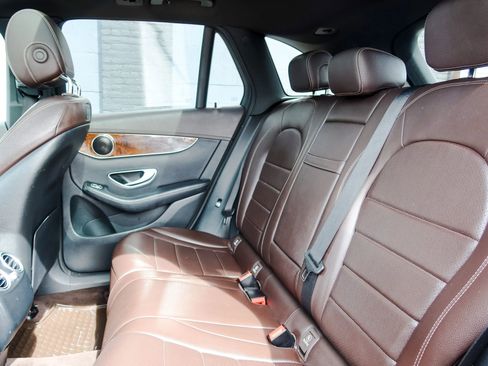 Used 2018 Mercedes-Benz GLC 300 4MATIC image 24