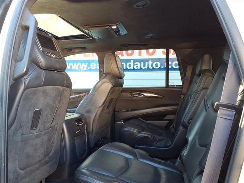 Used 2015 Cadillac Escalade Platinum image 14