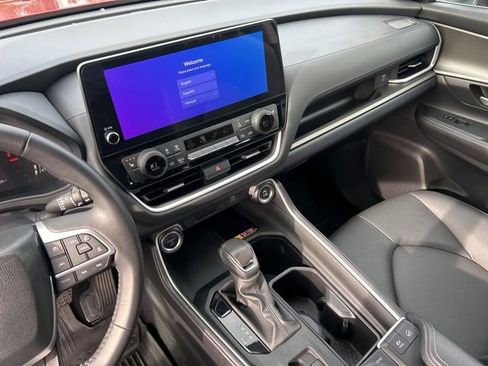 Used 2024 Toyota Grand Highlander XLE image 32