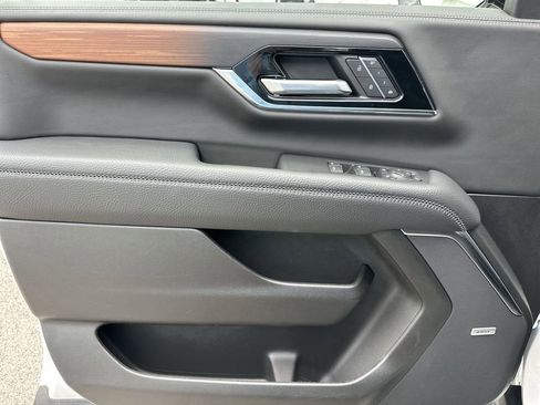 Certified 2025 GMC Yukon XL Denali AWD/4WD image 22
