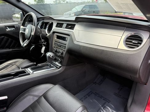 Used 2010 Ford Mustang Convertible RWD image 19