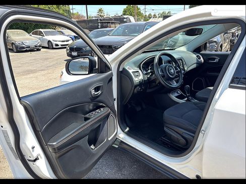 Used 2018 Jeep Compass Sport FWD image 4
