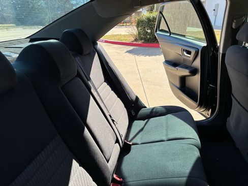 Used 2017 Toyota Camry LE image 20