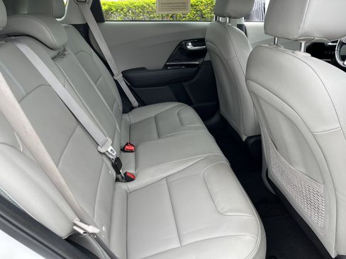 Used 2022 Kia Niro EX Premium FWD image 21