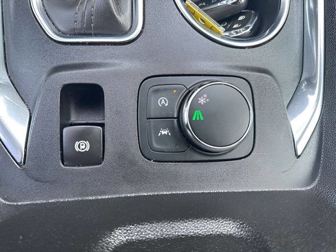 Used 2023 Chevrolet Traverse LT FWD image 31