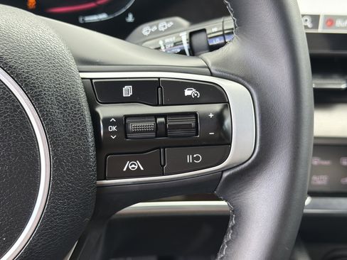 Used 2024 Kia Sportage EX FWD image 23