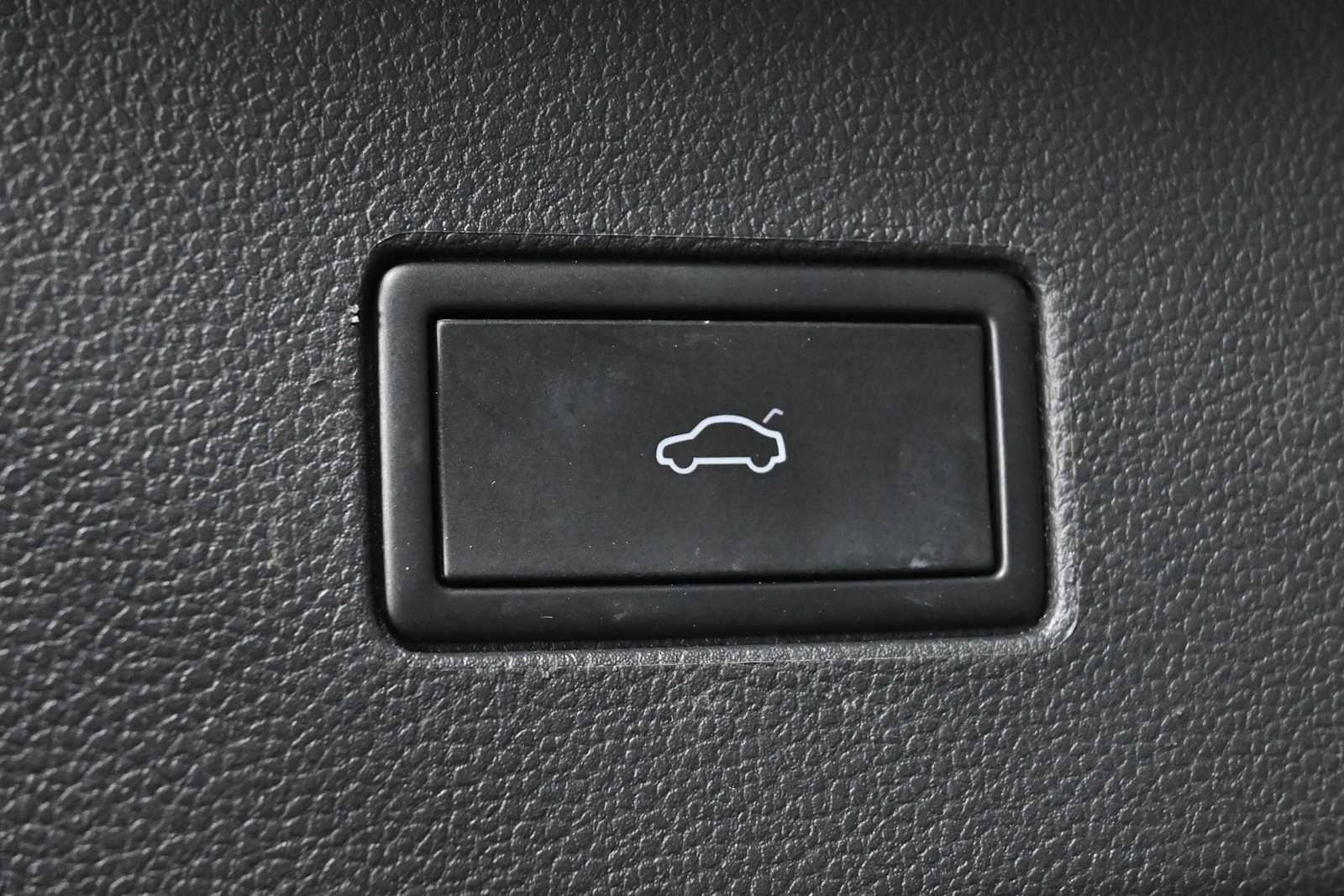 Certified 2023 Volkswagen Atlas SE FWD image 8
