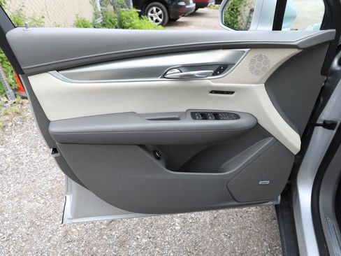 Used 2017 Cadillac XT5 Luxury w/ LPO, Wheel Lock Package FWD image 17