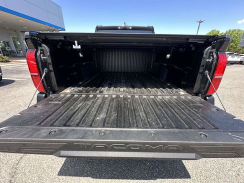 Used 2025 Toyota Tacoma SR AWD/4WD image 27