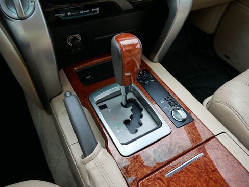 Used 2015 Toyota Land Cruiser image 60