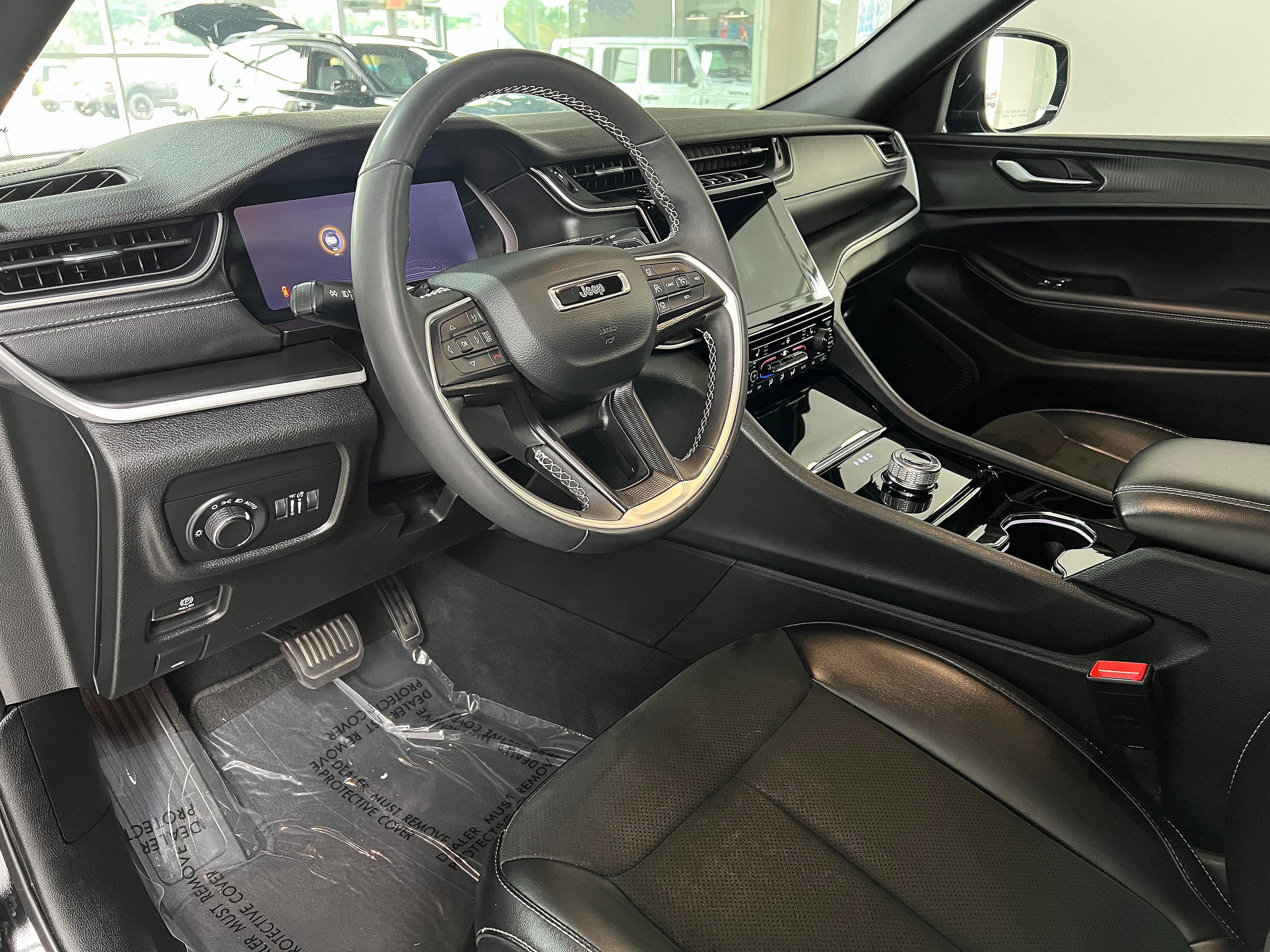 Used 2023 Jeep Grand Cherokee Altitude AWD/4WD image 9