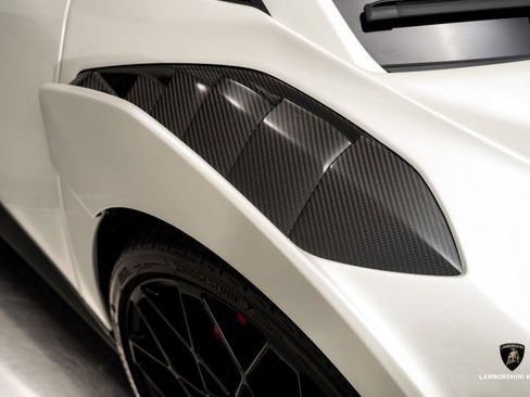 Used 2023 Lamborghini Huracan STO image 5