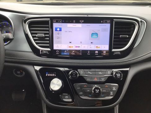 New 2026 Chrysler Pacifica Limited w/ S Appearance Package image 14