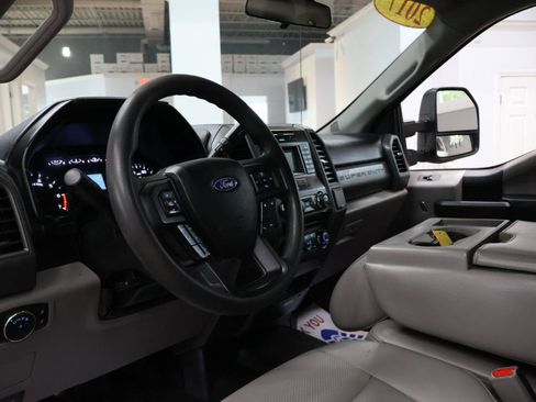 Used 2017 Ford F250 XL w/ Power Equipment Group AWD/4WD image 9