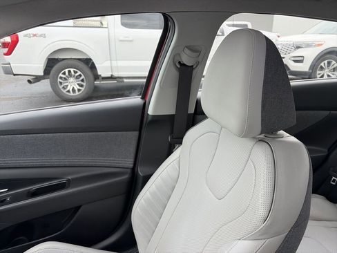 Used 2023 Hyundai Elantra Limited w/ Preferred Accessory Package FWD image 23