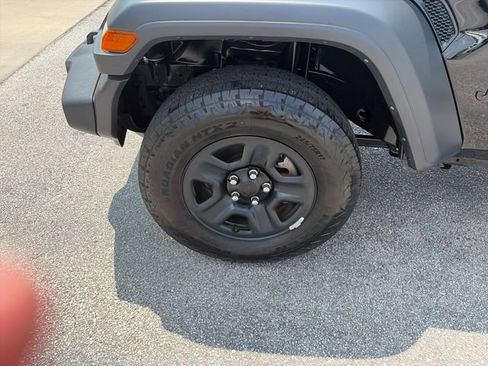 Used 2025 Jeep Wrangler Unlimited Sport AWD/4WD image 25