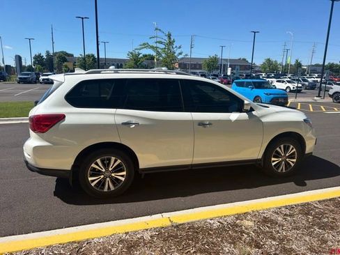 Used 2020 Nissan Pathfinder SL w/ Cargo Package AWD/4WD image 7