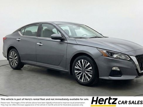 Used 2025 Nissan Altima 2.5 SV image 1