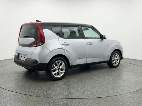Used 2025 Kia Soul LX w/ LX Technology Package FWD image 9