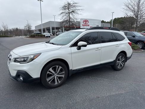 Used 2018 Subaru Outback 3.6R Limited image 2
