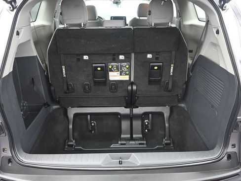 Used 2024 Toyota Sienna LE image 33