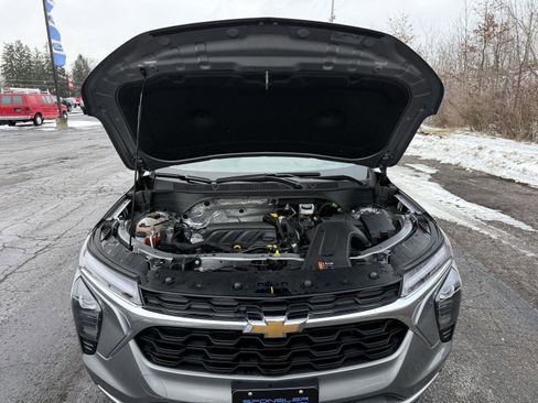 Used 2025 Chevrolet Trax LT w/ LT Convenience Package image 30