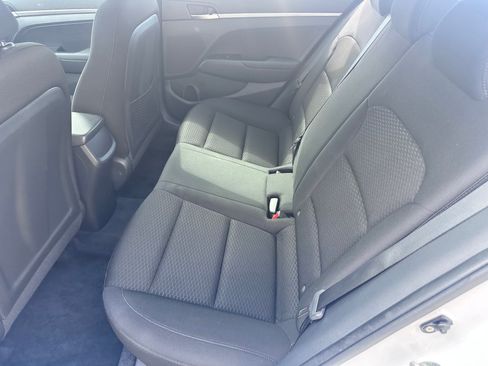 Used 2019 Hyundai Elantra SE FWD image 6