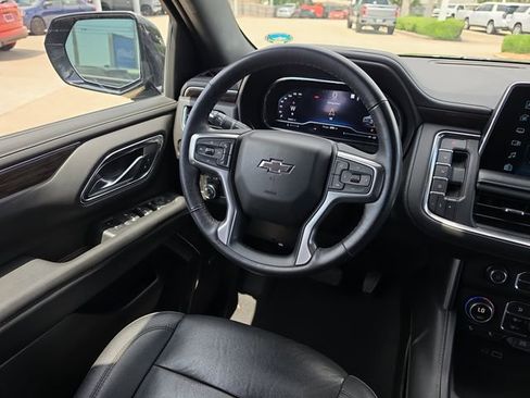 Used 2022 Chevrolet Suburban Z71 w/ Luxury Package AWD/4WD image 9