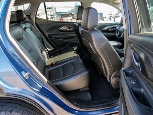 Used 2024 GMC Terrain SLT image 21